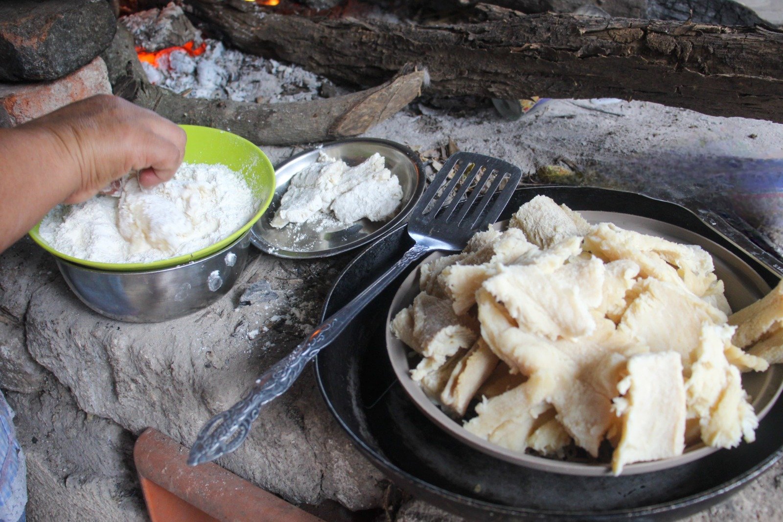  En el interior del país aún las familias continúan preparando sus recetas a fuego de leña. Foto: Glenda Alvarez  